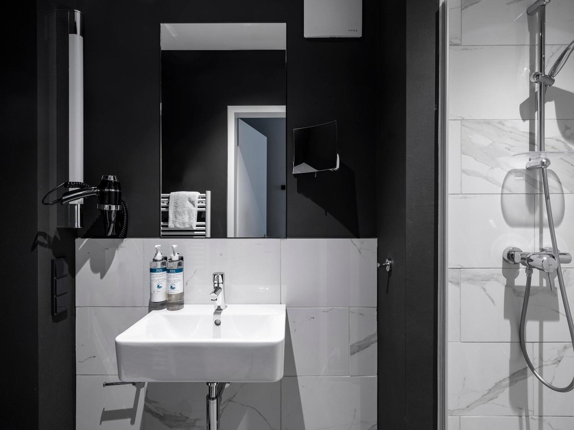 Numa Frankfurt Bloc Aparthotel Франкфурт на Майн Екстериор снимка